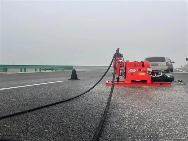 卢氏马路路基路面开裂下沉注浆加固灌浆